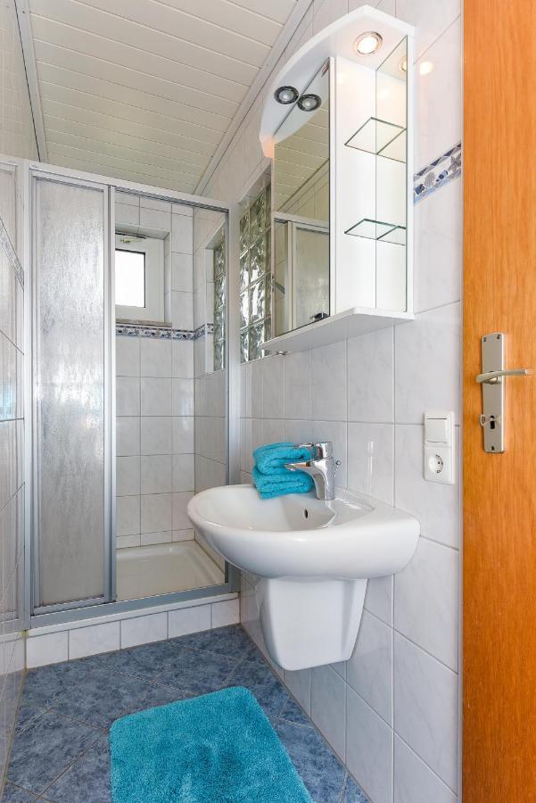 Ferienwohnungen Im Haus Waterkant Neuharlingersiel Exterior foto